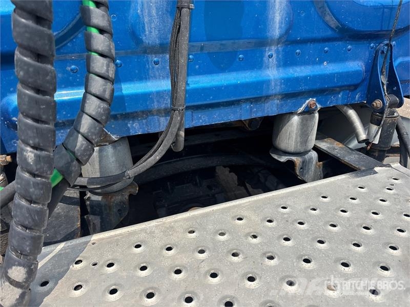 Freightliner Cascadia 126 6x4 T/A Sleeper Truck Tractor (Inoper Autotractoare