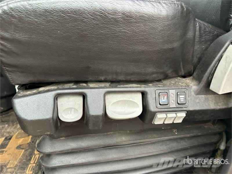 Freightliner Cascadia 126 6x4 T/A Sleeper Truck Tractor 曳引機組件