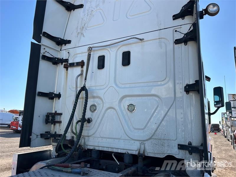 Freightliner Cascadia 125 6x4 T/A Sleeper Truck Tractor Truck Tractor Units