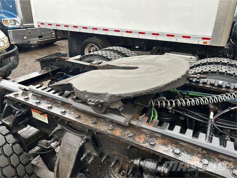Freightliner Cascadia 126 Truck Tractor Units