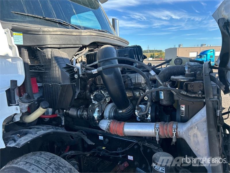 Freightliner Cascadia 126 6x4 T/A Sleeper Truck Tractor Седельные тягачи