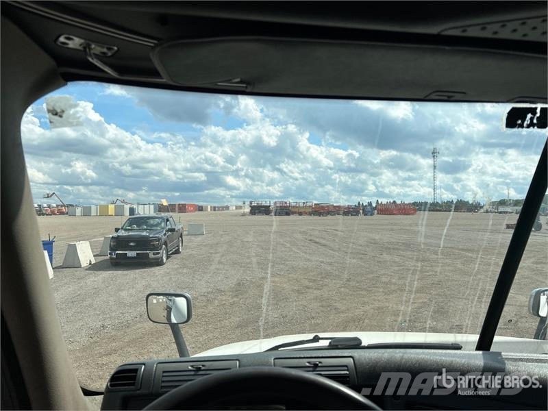 Freightliner Cascadia 125 6x4 T/A Sleeper Truck Tractor Truck Tractor Units