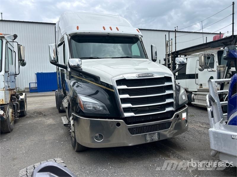 Freightliner Cascadia 126 6x4 T/A Sleeper Truck Tractor (Inoper Nyergesvontatók