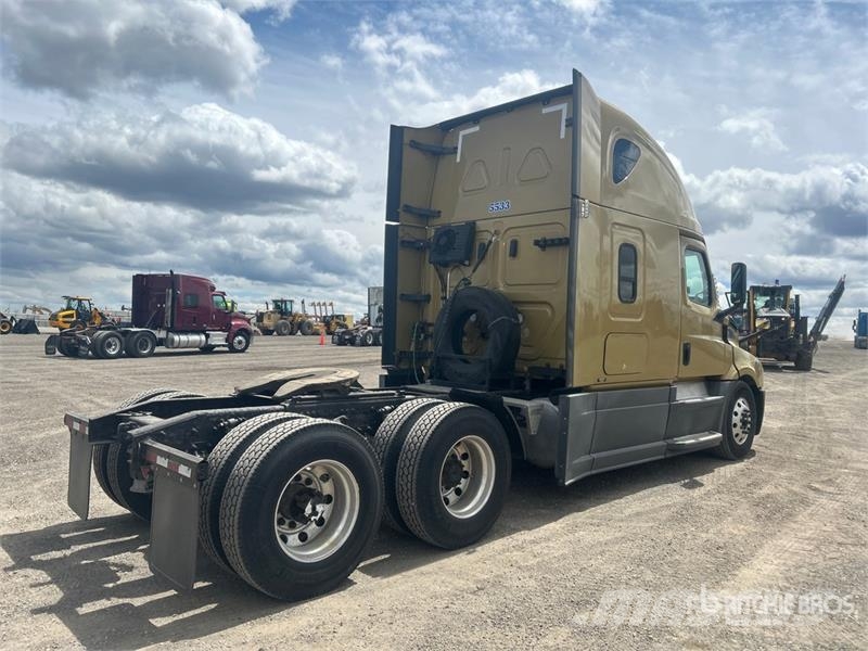 Freightliner Cascadia 126 6x4 T/A Sleeper Truck Tractor 牵引车