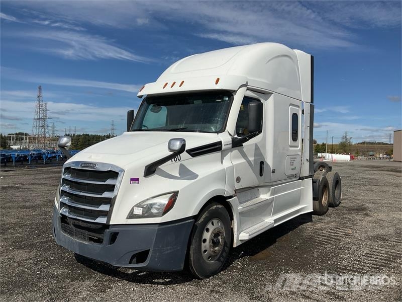 Freightliner Cascadia 126 6x4 T/A Sleeper Truck Tractor Vlačilci