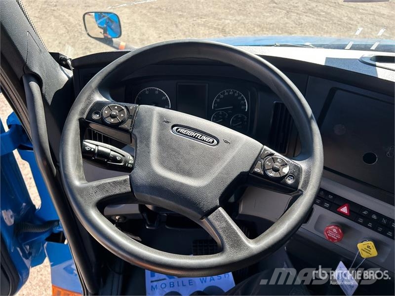 Freightliner Cascadia 126 6x4 T/A Sleeper Truck Tractor وحدات الجر