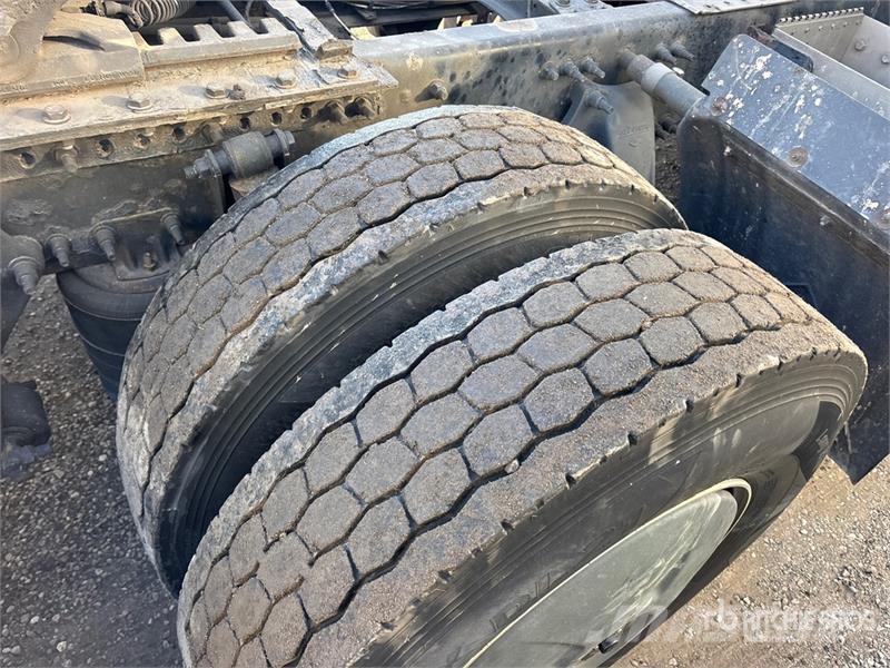 Freightliner Cascadia 126 6x4 T/A Sleeper Truck Tractor Влекачи