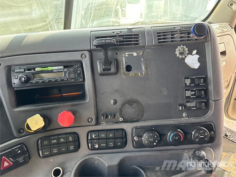 Freightliner Cascadia 125 6x4 T/A Sleeper Truck Tractor Trekkvogner