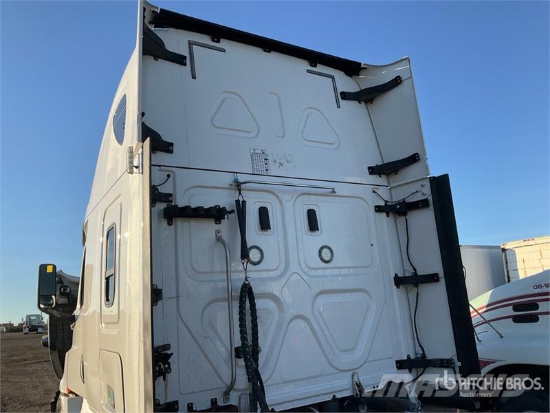 Freightliner Cascadia 126 6x4 T/A Sleeper Truck Tractor Motrici e Trattori Stradali