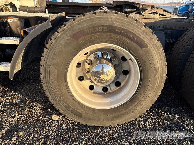Freightliner Cascadia 126 6x4 T/A Sleeper Truck Tractor Седельные тягачи