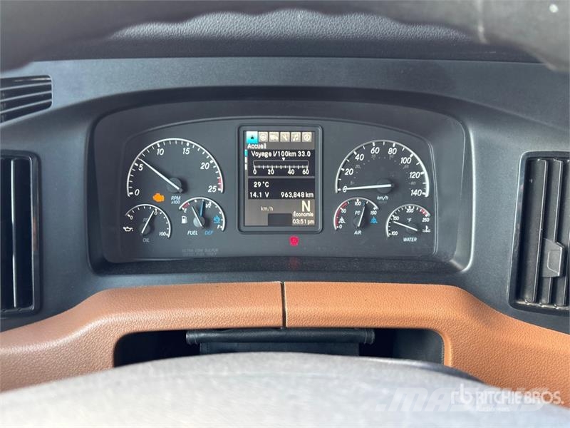 Freightliner Cascadia 126 6x4 T/A Sleeper Truck Tractor Tegljači
