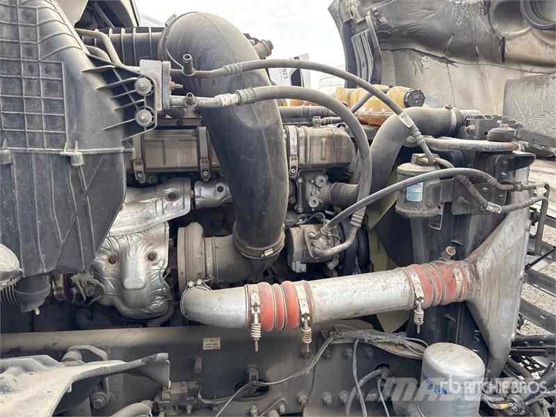 Freightliner Cascadia 126 6x4 T/A Sleeper Truck Tractor Sattelzugmaschinen