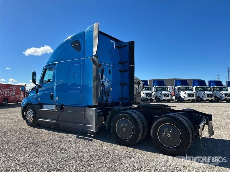 Freightliner Cascadia 126 6x4 T/A Sleeper Truck Tractor وحدات الجر