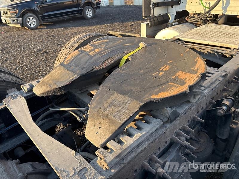 Freightliner Cascadia 126 6x4 T/A Sleeper Truck Tractor Седельные тягачи