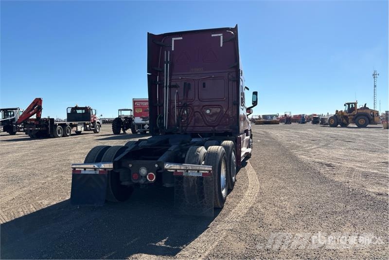 Freightliner Cascadia 126 6x4 T/A Sleeper Truck Tractor Cavalos mecânicos