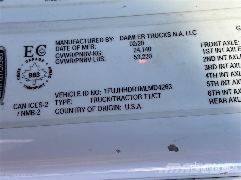 Freightliner Cascadia 126 6x4 T/A Sleeper Truck Tractor Cabezas tractoras