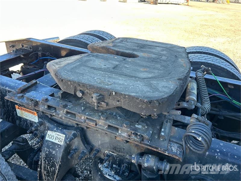 Freightliner Cascadia 126 6x4 T/A Sleeper Truck Tractor وحدات الجر