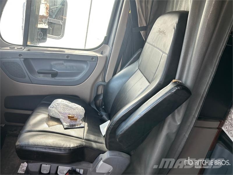 Freightliner Cascadia 125 6x4 T/A Sleeper Truck Tractor Tractor Units