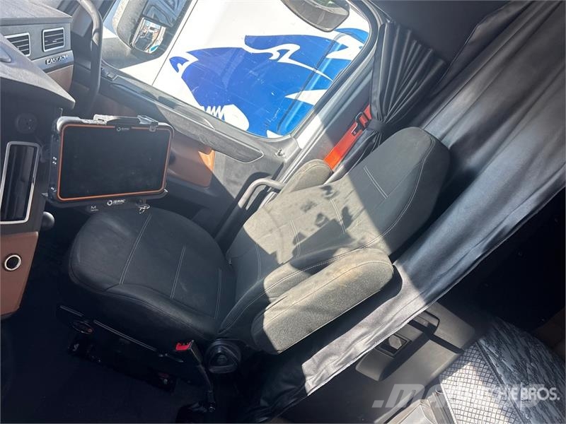 Freightliner Cascadia 126 وحدات الجر