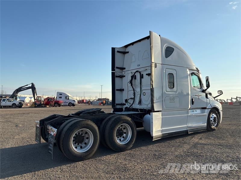 Freightliner Cascadia 126 6x4 T/A Sleeper Truck Tractor Седельные тягачи