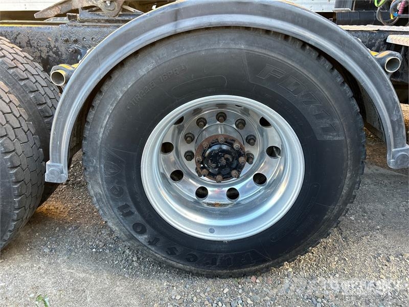 Freightliner Cascadia 126 6x4 T/A Sleeper Truck Tractor Tractor Units