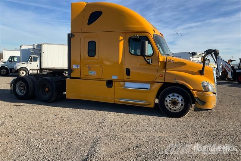 Freightliner Cascadia 125 6x4 Evolution T/A Sleeper Truck Tract Влекачи