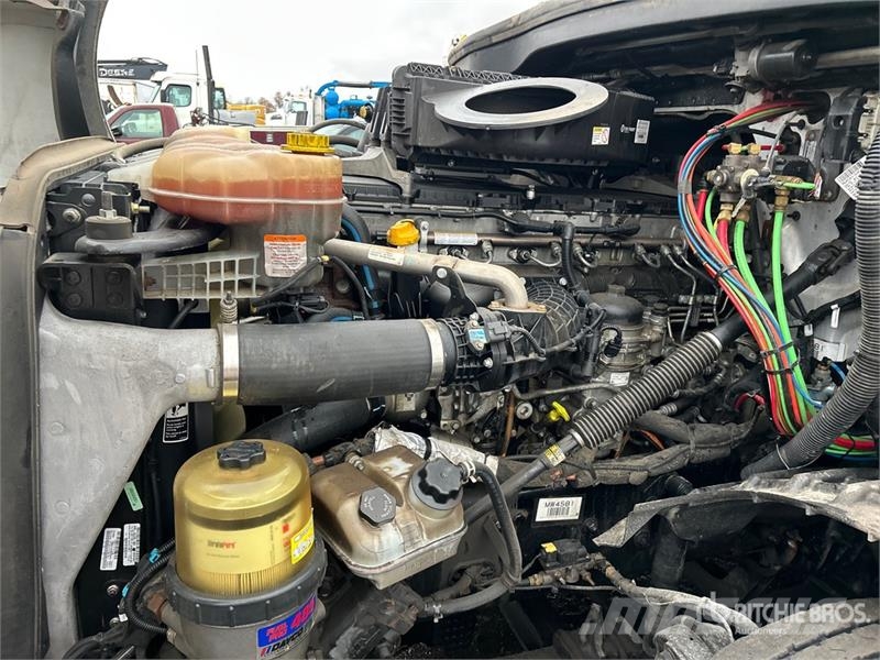 Freightliner Cascadia 126 Truck Tractor Units