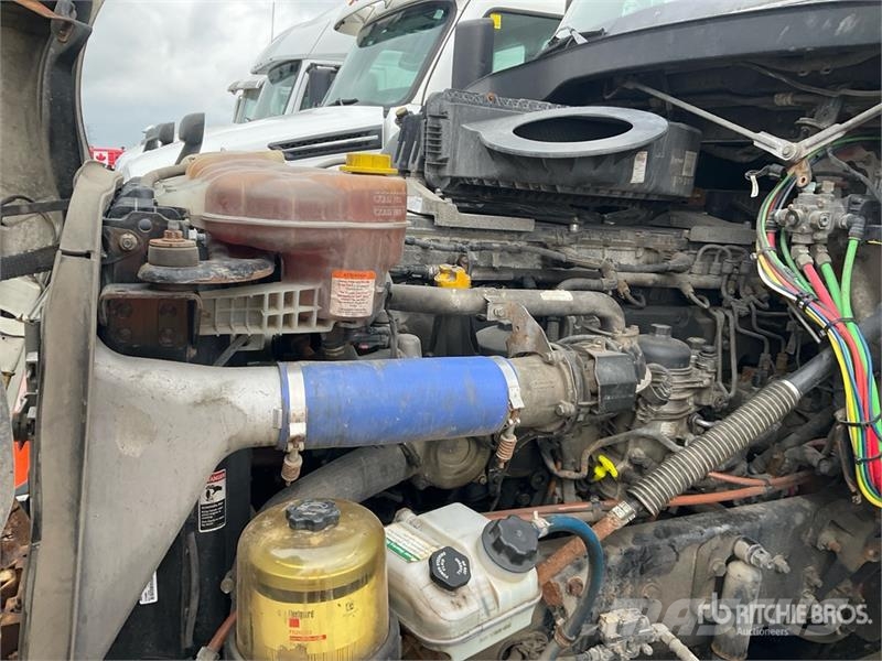 Freightliner Cascadia 126 6x4 T/A Sleeper Truck Tractor Motrici e Trattori Stradali