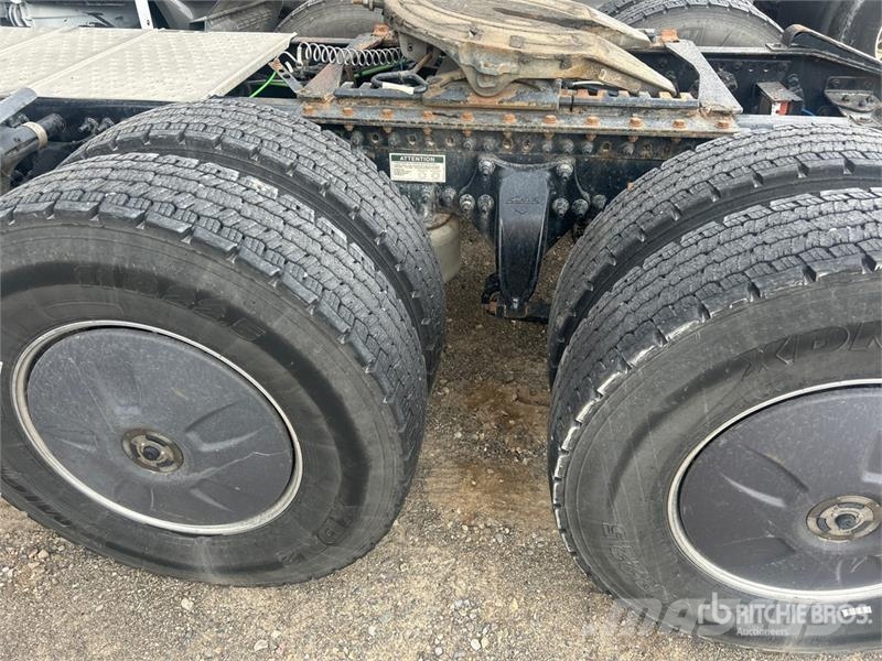 Freightliner Cascadia 126 6x4 T/A Sleeper Truck Tractor Sattelzugmaschinen