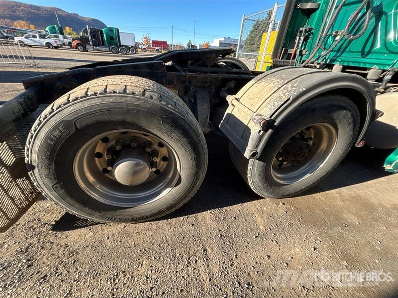Freightliner Cascadia 126 6x4 T/A Sleeper Truck Tractor Sattelzugmaschinen