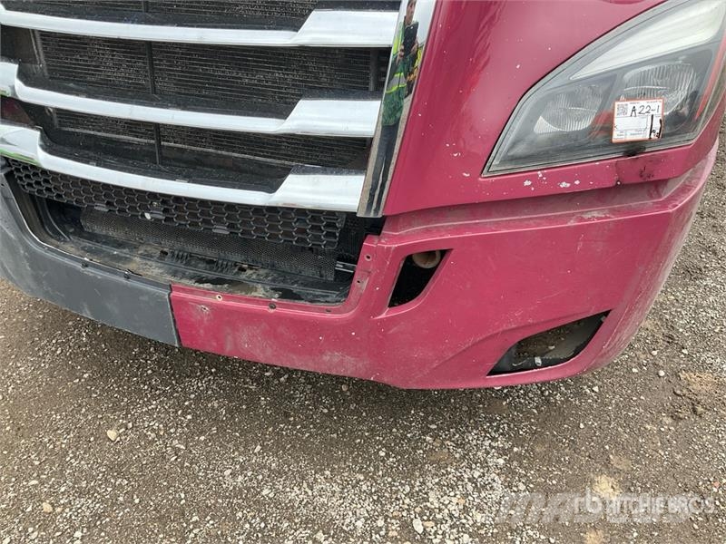 Freightliner Cascadia 126 6x4 T/A Sleeper Truck Tractor Tegljači