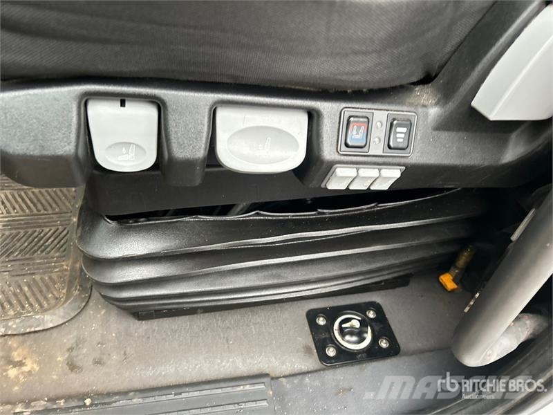 Freightliner Cascadia 126 Truck Tractor Units