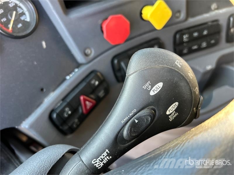 Freightliner Cascadia 125 6x4 T/A Sleeper Truck Tractor Sattelzugmaschinen