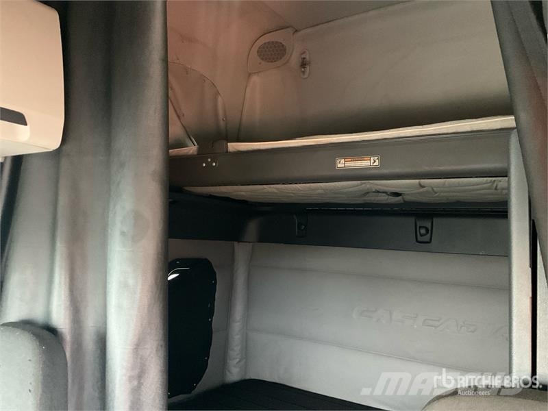 Freightliner Cascadia 126 6x4 T/A Sleeper Truck Tractor Motrici e Trattori Stradali