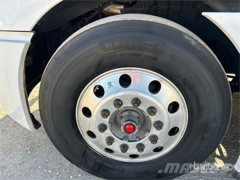 Freightliner Cascadia 126 وحدات الجر