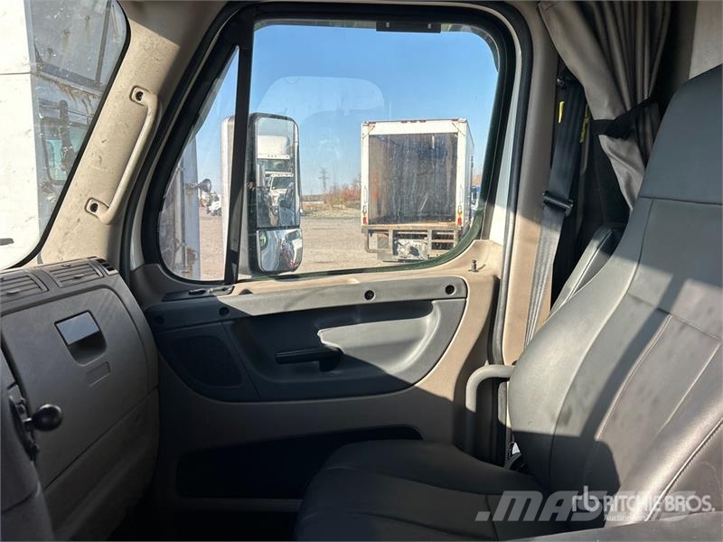 Freightliner Cascadia 125 6x4 T/A Sleeper Truck Tractor Sattelzugmaschinen