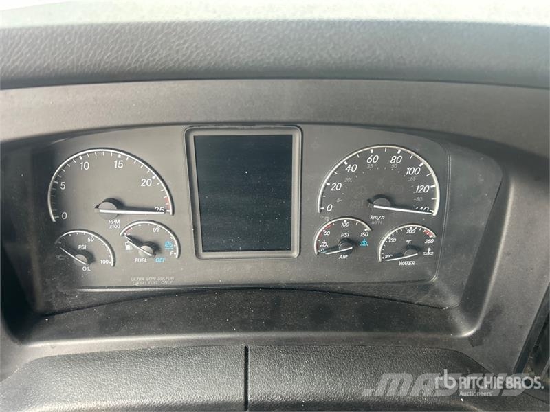 Freightliner Cascadia 126 6x4 T/A Sleeper Truck Tractor Sattelzugmaschinen