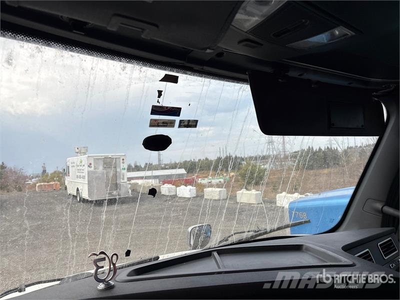 Freightliner Cascadia 126 6x4 T/A Sleeper Truck Tractor Sattelzugmaschinen