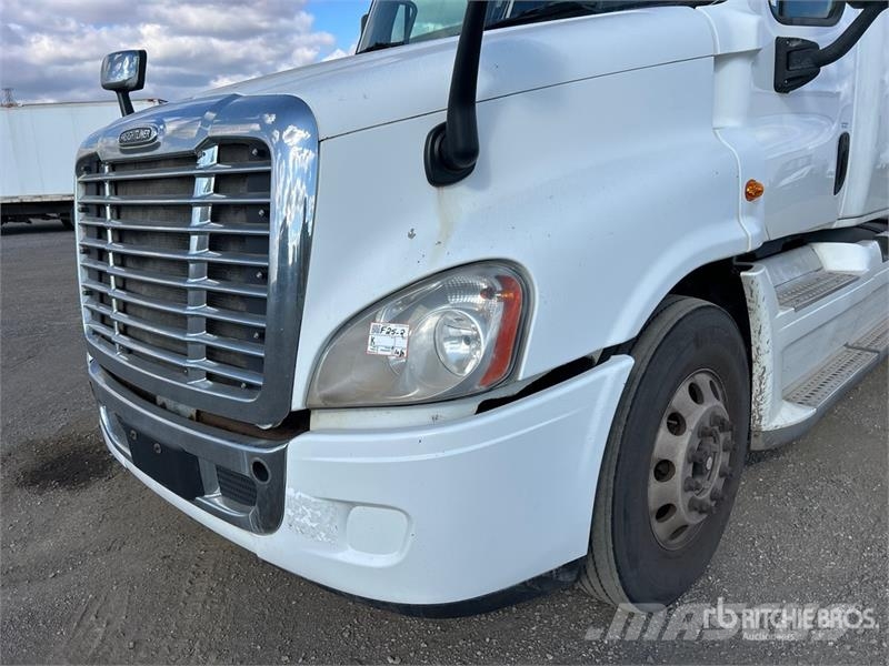 Freightliner Cascadia 125 6x2 T/A Sleeper Truck Tractor وحدات الجر