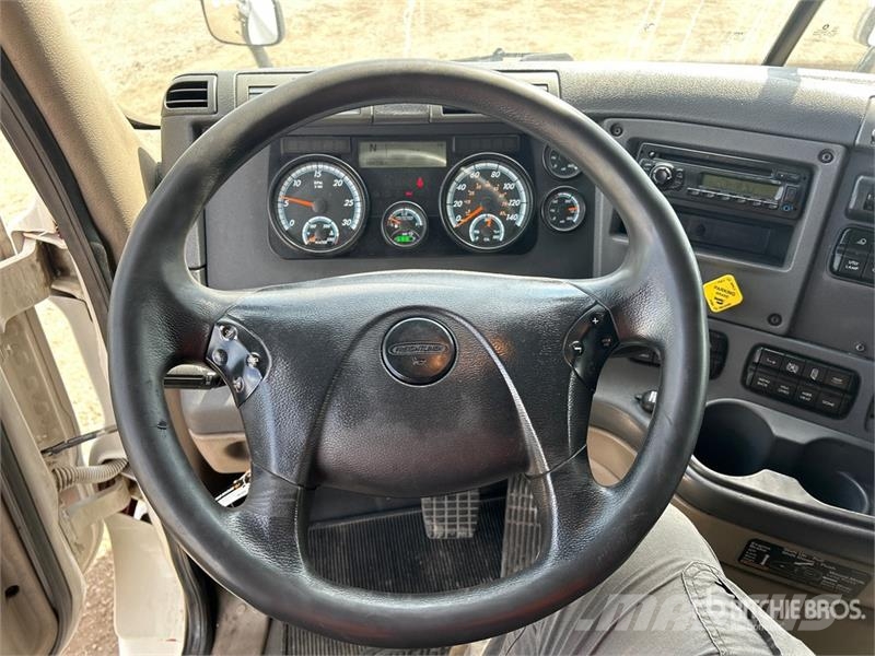 Freightliner Cascadia 125 6x4 T/A Sleeper Truck Tractor Truck Tractor Units