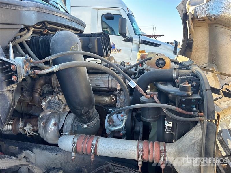 Freightliner Cascadia 126 6x4 T/A Sleeper Truck Tractor Tractor Units
