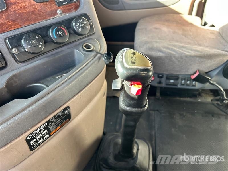 Freightliner Cascadia 125 6x4 T/A Sleeper Truck Tractor Седельные тягачи