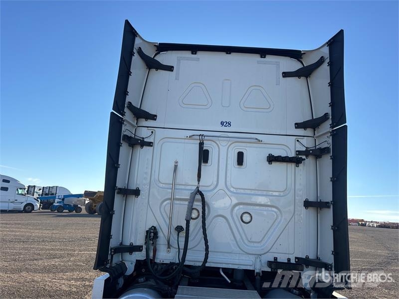 Freightliner Cascadia 126 وحدات الجر