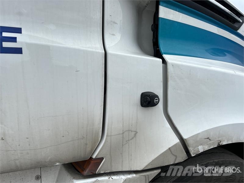 Freightliner Cascadia 126 6x4 T/A Sleeper Truck Tractor Tractor Units