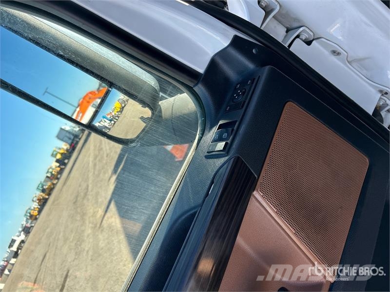 Freightliner Cascadia 126 6x4 T/A Sleeper Truck Tractor Sattelzugmaschinen