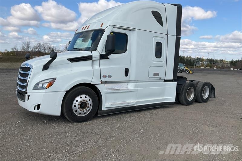 Freightliner Cascadia 126 6x4 T/A Sleeper Truck Tractor وحدات الجر