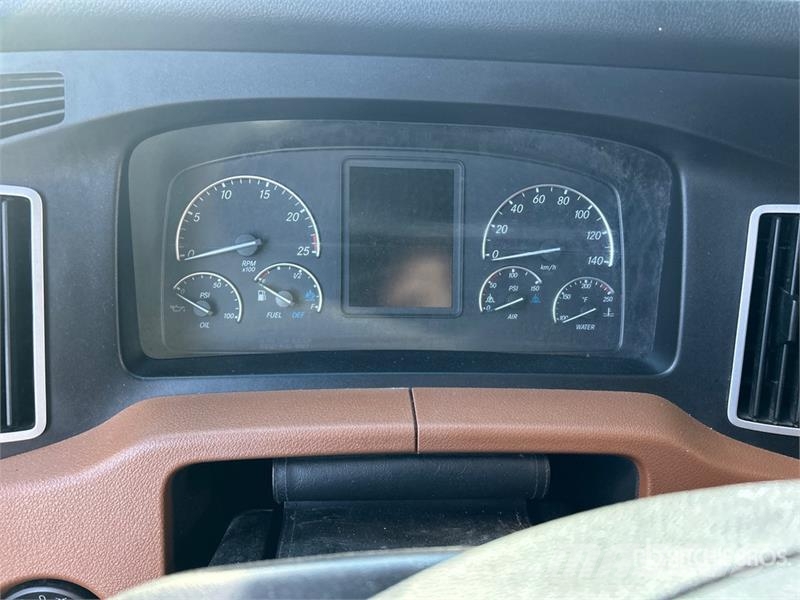 Freightliner Cascadia 126 6x4 T/A Sleeper Truck Tractor Cabezas tractoras