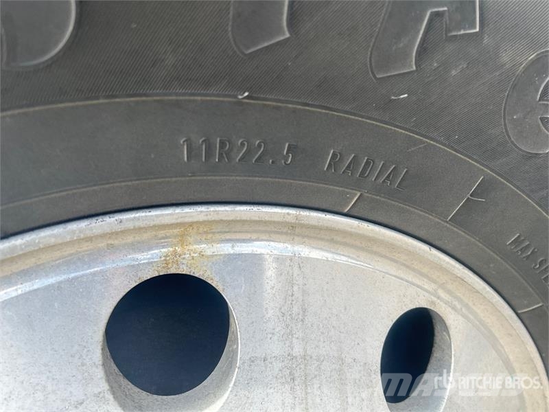 Freightliner Cascadia 126 6x4 T/A Sleeper Truck Tractor 牵引车