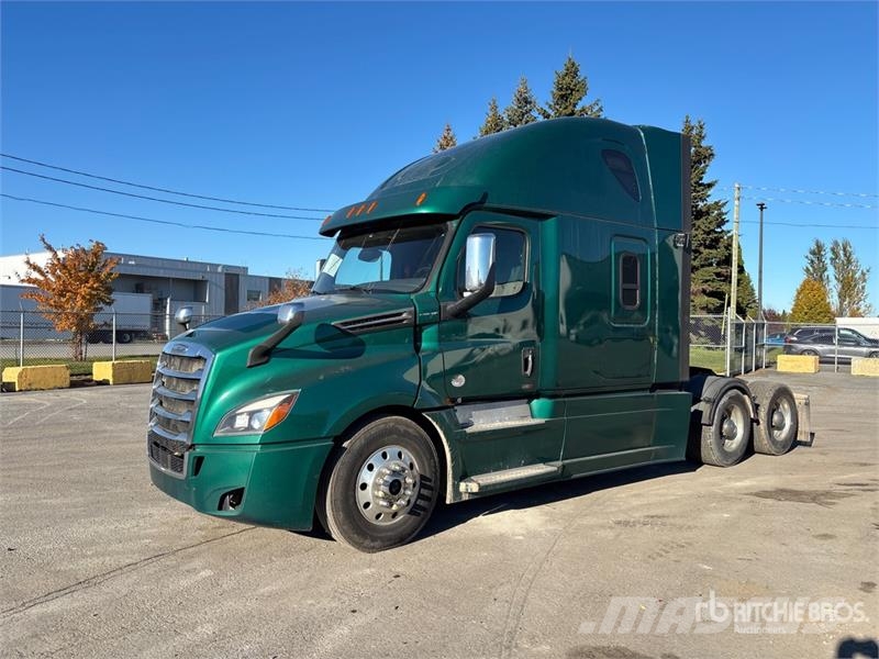 Freightliner Cascadia 126 6x4 T/A Sleeper Truck Tractor Sattelzugmaschinen