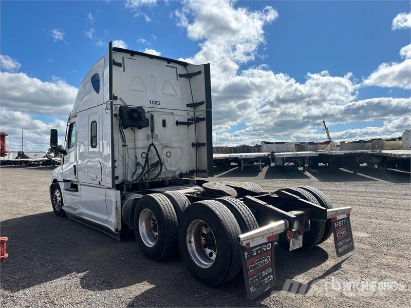 Freightliner Cascadia 126 6x4 T/A Sleeper Truck Tractor Седельные тягачи